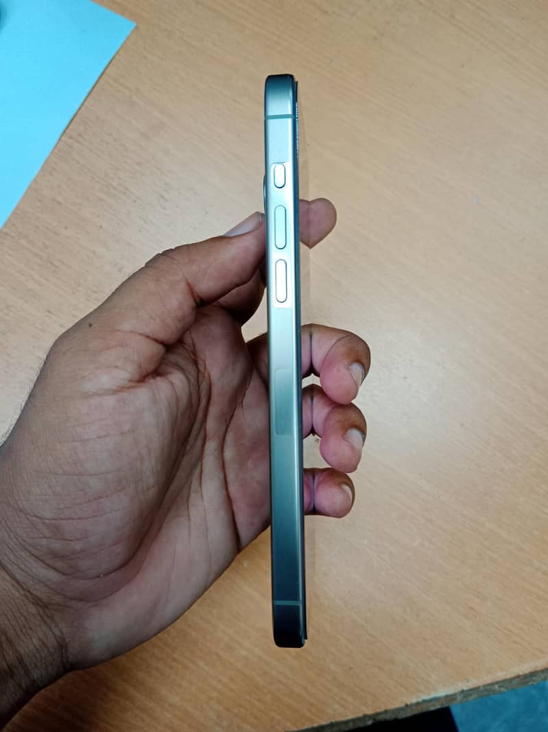 Apple iPhone 15 Pro Max 5