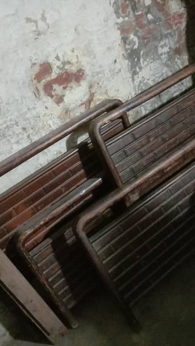 single bed takes/tohe 2 sets Wooden