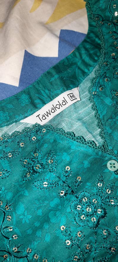 Tawakkal lawn 3 PC ready to wear beautiful  green dress.