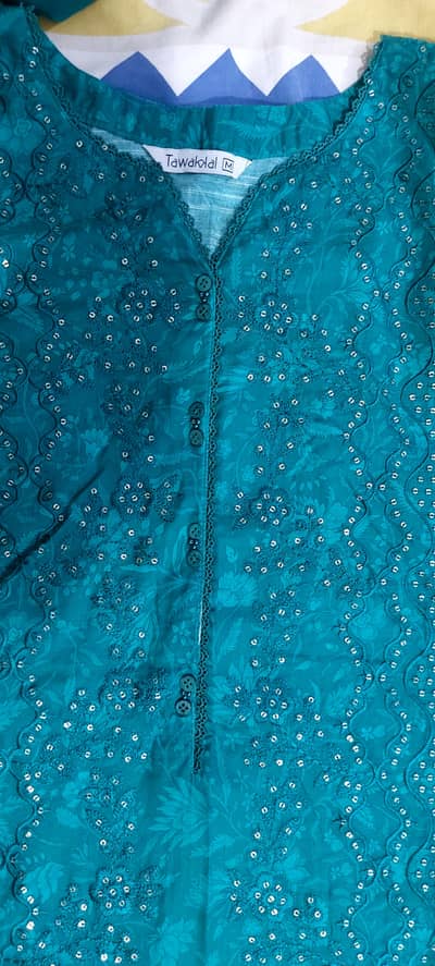Tawakkal lawn 3 PC ready to wear beautiful  green dress.