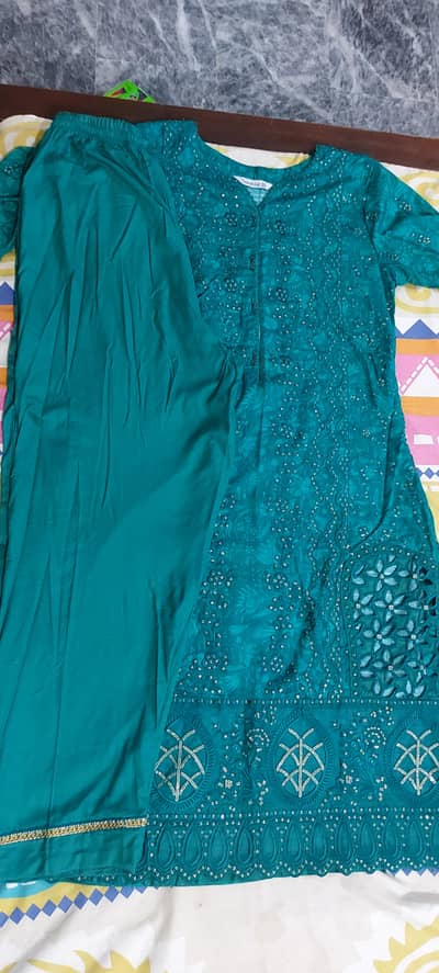 Tawakkal lawn 3 PC ready to wear beautiful  green dress.