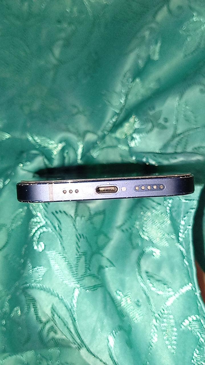 Apple iPhone 12 2