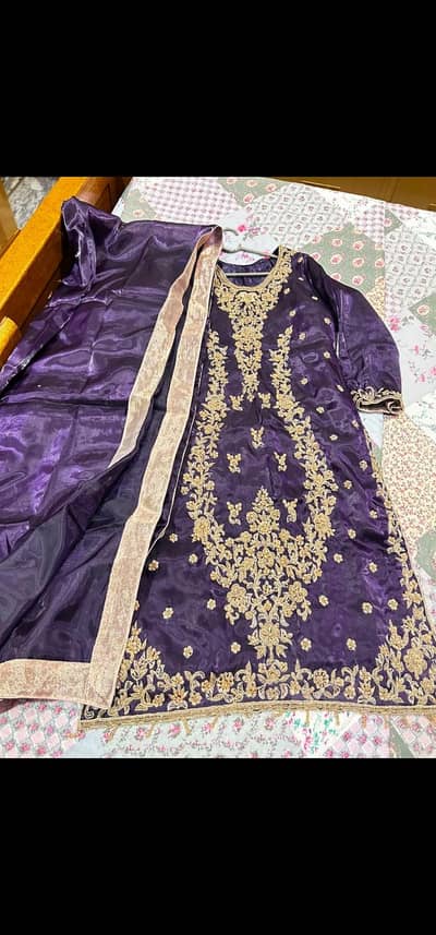3ree Pi's dress
