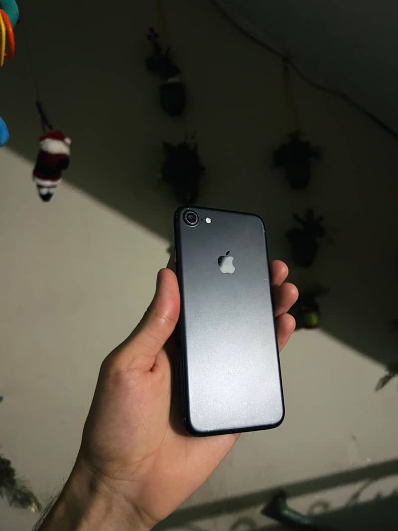 Apple iPhone 7 0