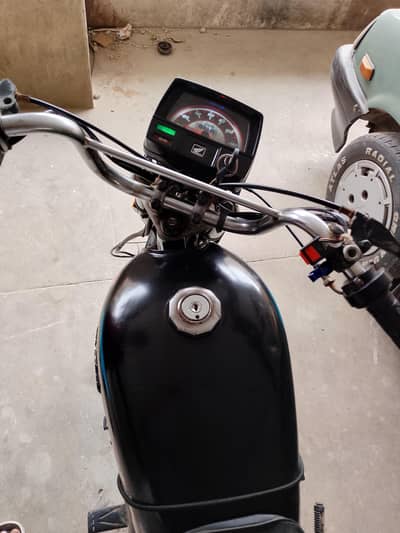 10/10 condition engine genion hai 1 dafa bhi khola