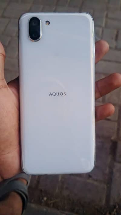 Sharp Aquos R2