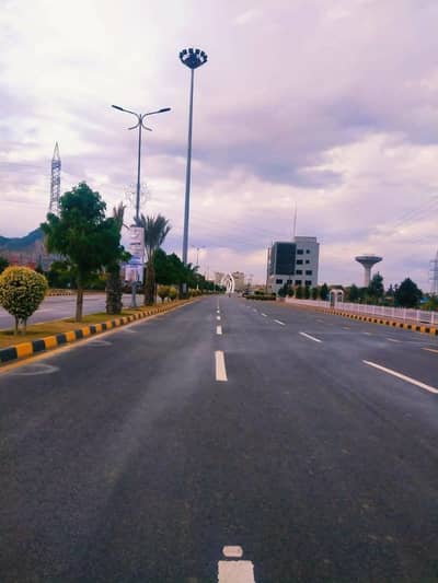 Prime Location Plot Near Markaz Park For Sale