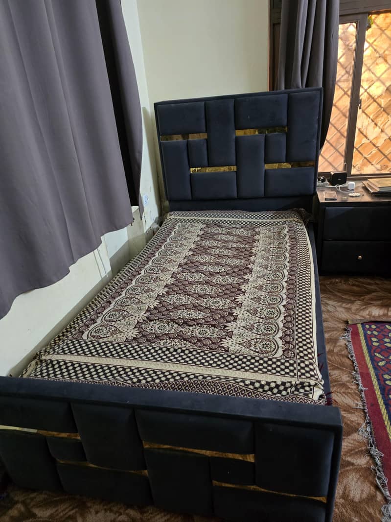 Beds set with a side table 3