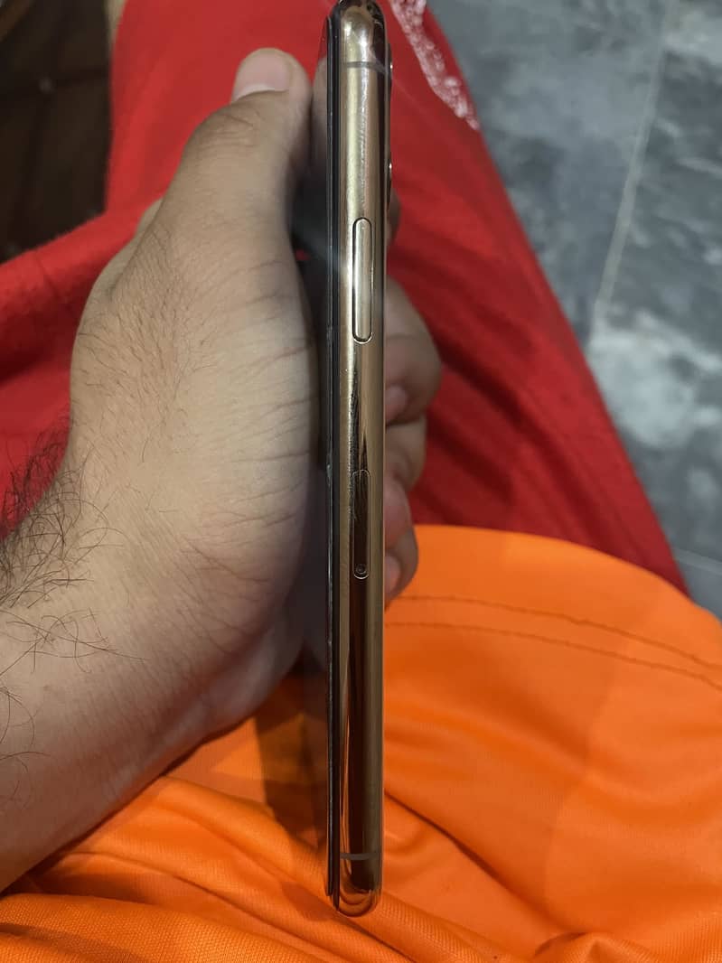 Apple iPhone 11 Pro 1