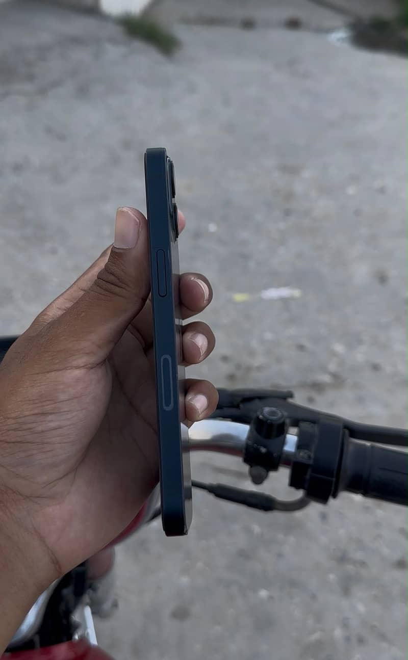 Apple iPhone 13 3