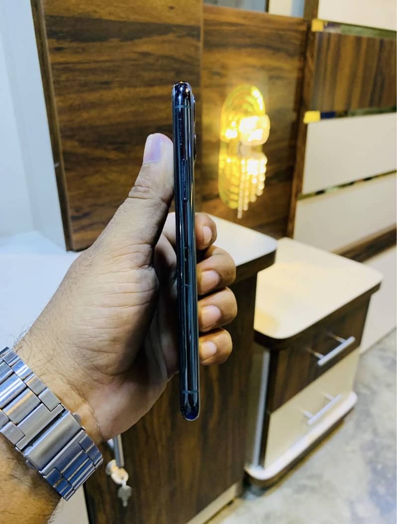 Apple iPhone 11 Pro 1