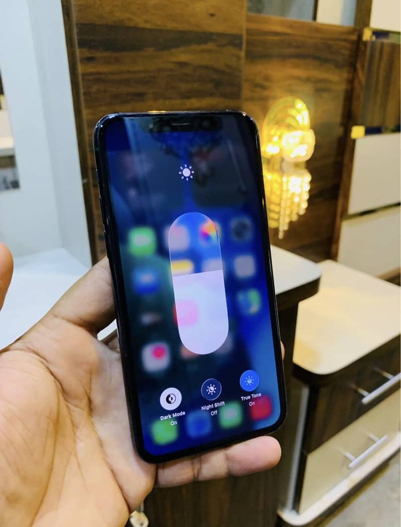 Apple iPhone 11 Pro 4