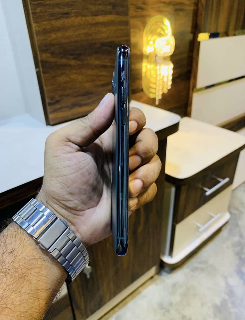 Apple iPhone 11 Pro 5