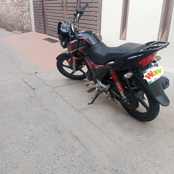 Honda CB150F 1