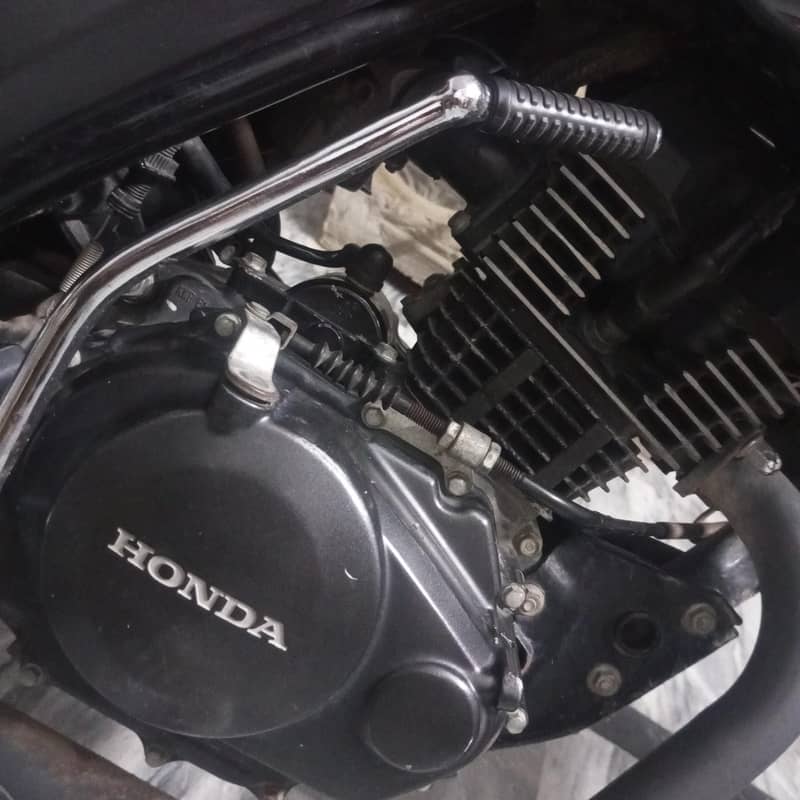 Honda CB150F 4