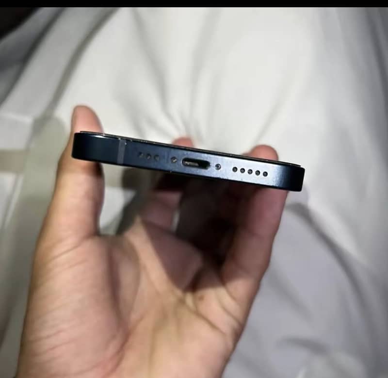 Apple iPhone 13 7