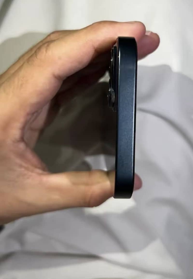 Apple iPhone 13 8