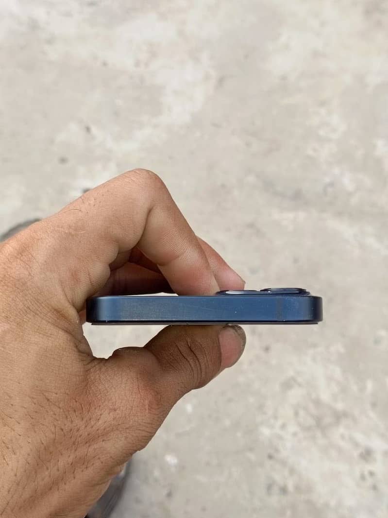 Apple iPhone 13 1