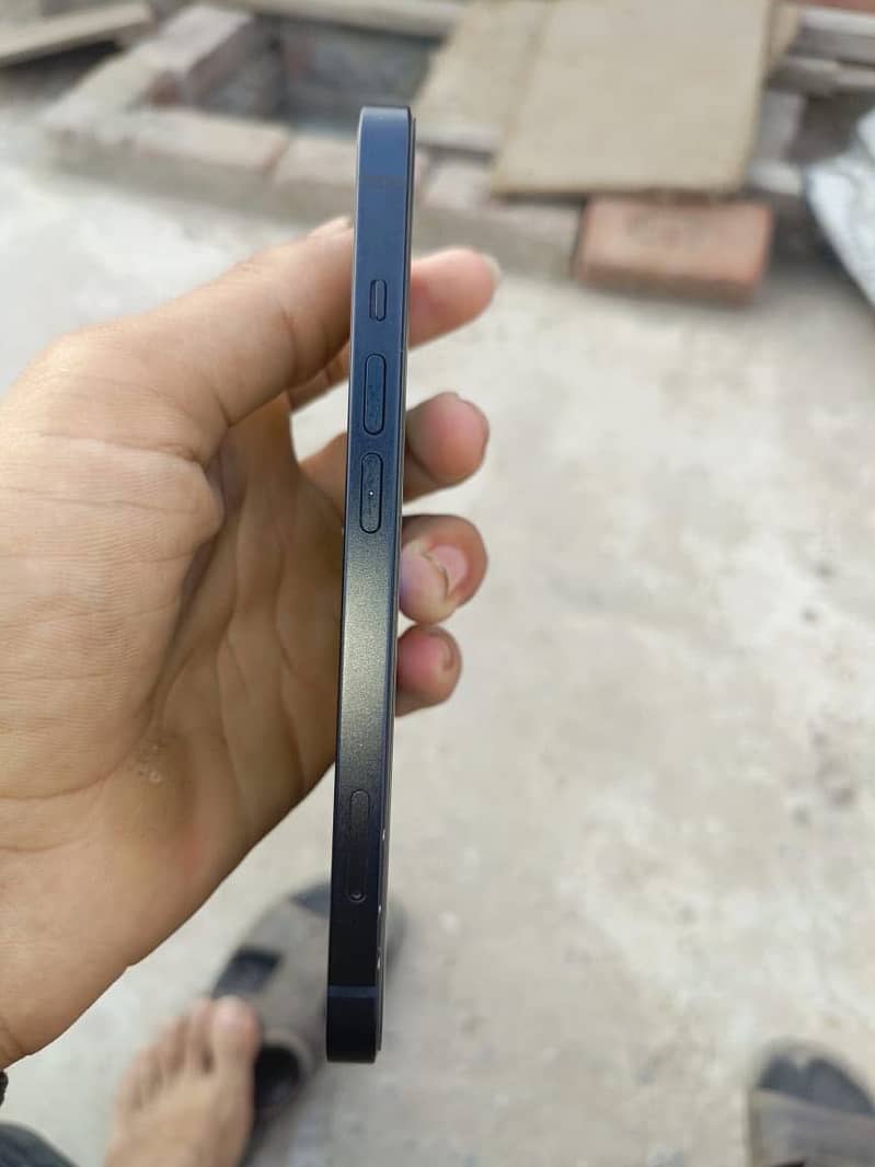 Apple iPhone 13 6