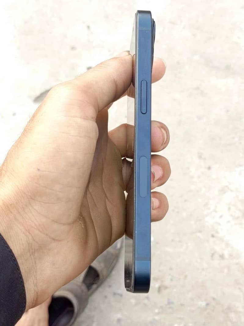 Apple iPhone 13 7