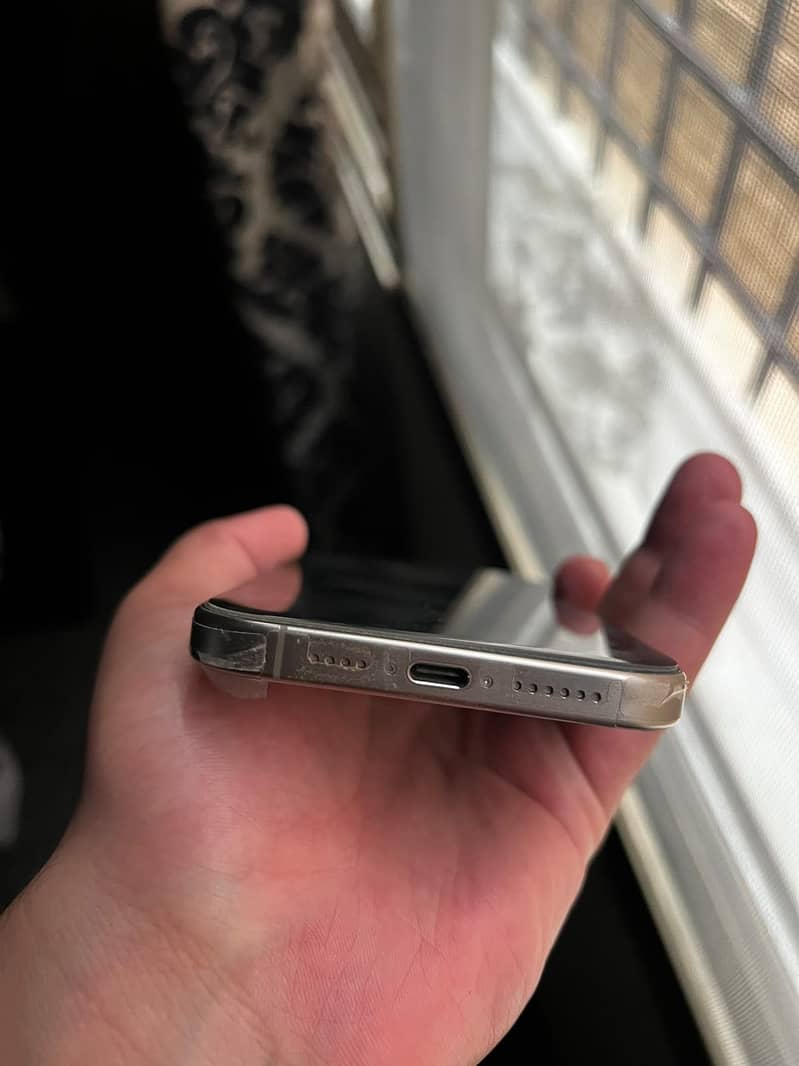 Apple iPhone 15 Pro Max 2