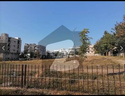 One Kanal Beautiful Location Plot Near To Park And Mosque For Sale