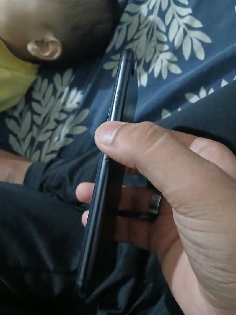 Apple iPhone 7 3