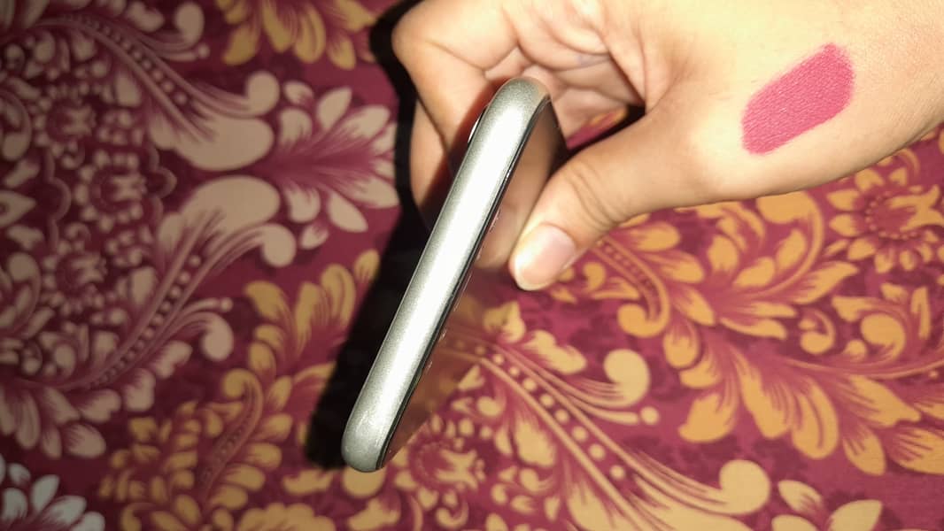 Apple iPhone 11 3
