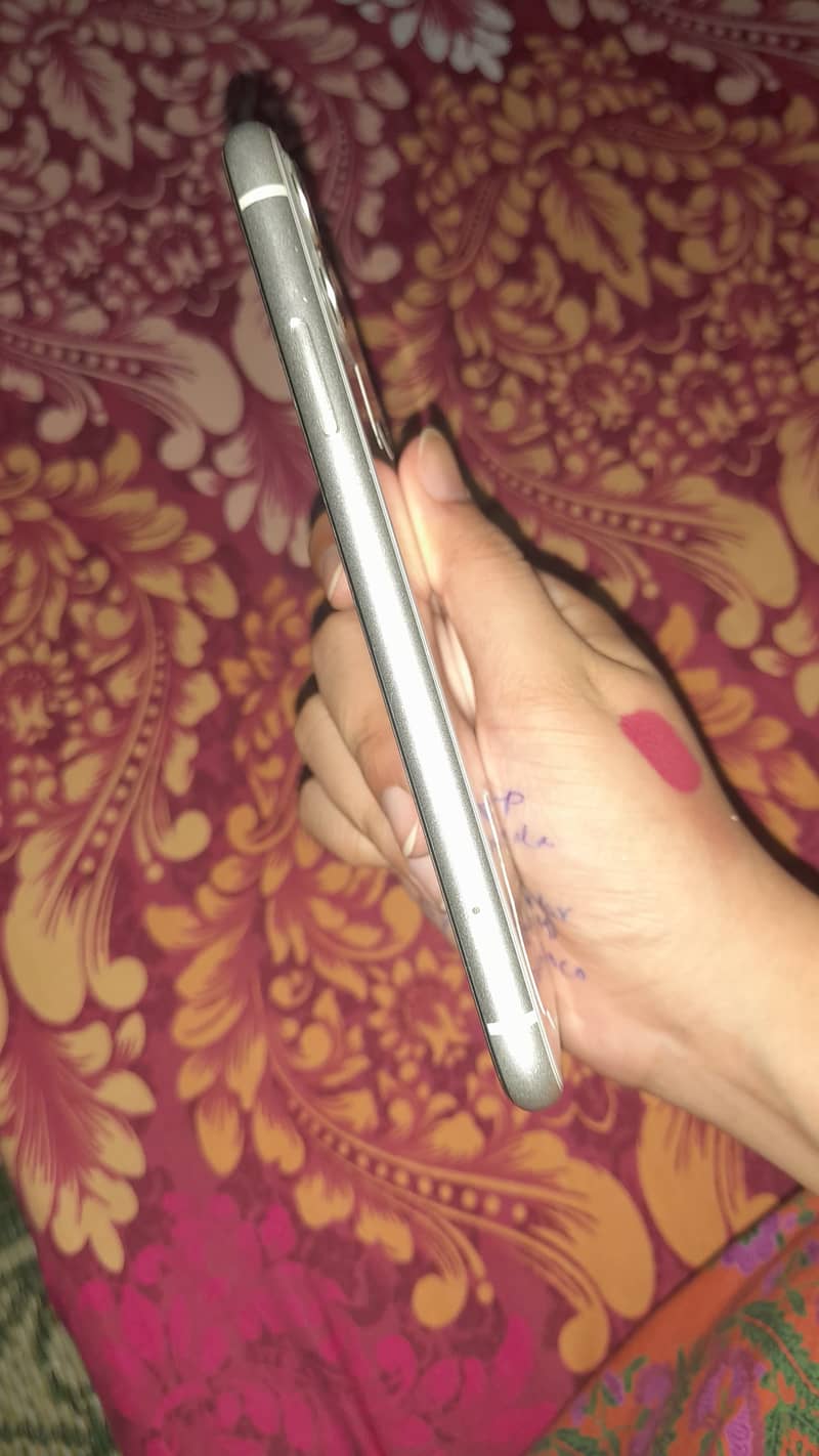 Apple iPhone 11 8