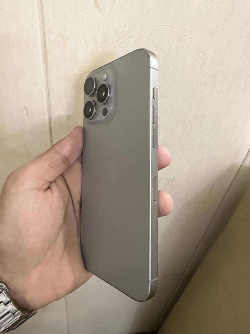 Apple iPhone 15 Pro Max 0