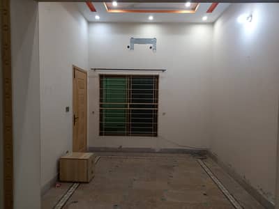 GOLDEN OFFER 7.50 marla Outstanding lower Portion In Johar Town (SUNNY PARK ) near SHAUKAT KHANUM HOSPITAL ( ONLY FOR SMALL FAMILY