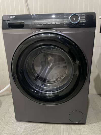 Fully automatic front loaded washing machine