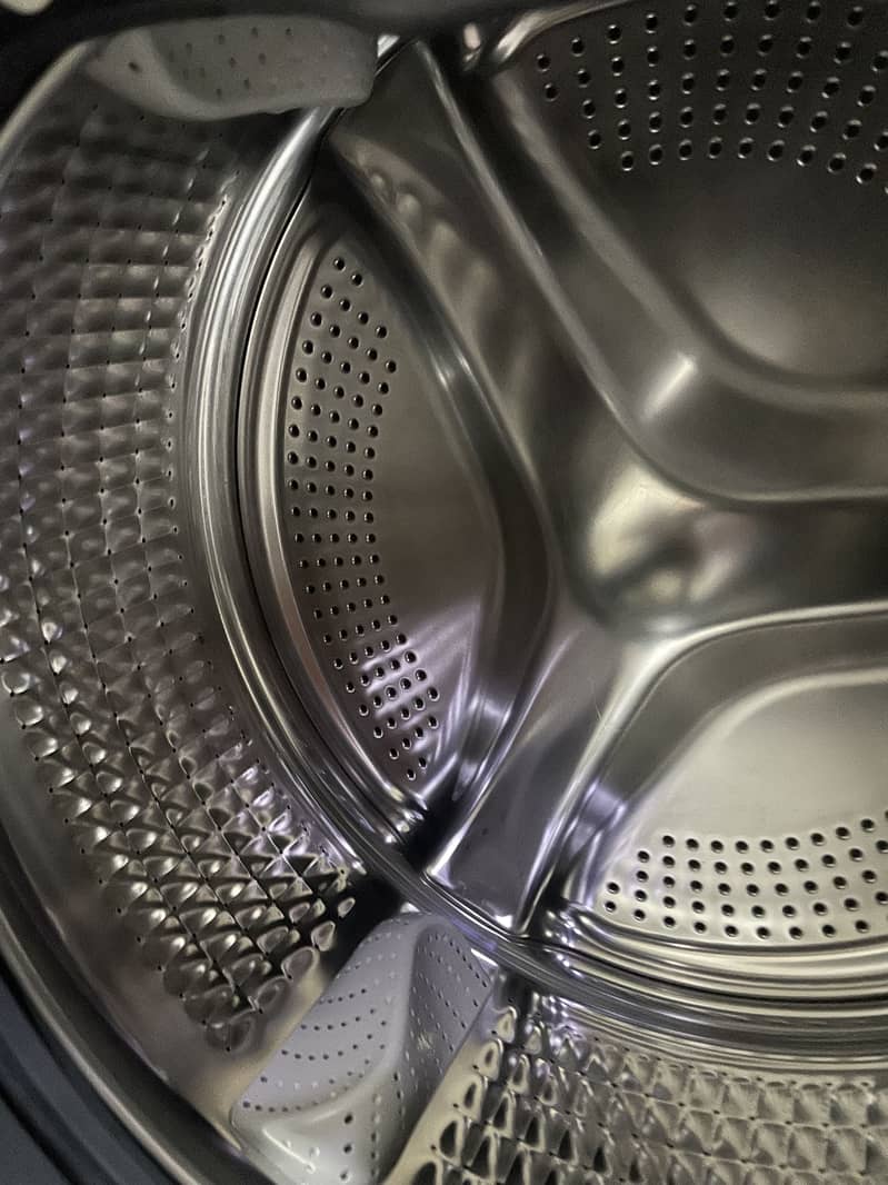 Fully automatic front loaded washing machine 4