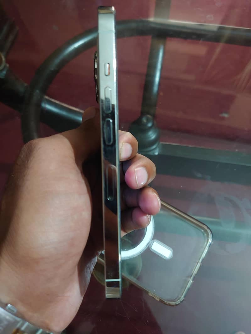 Apple iPhone 13 Pro 4
