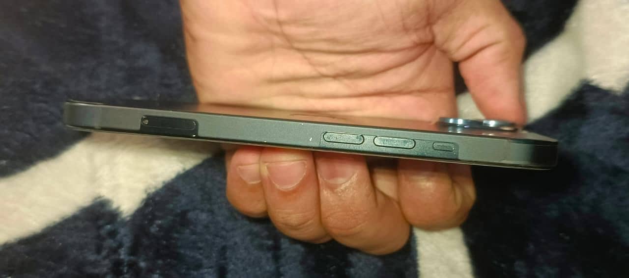 Apple iPhone 13 6
