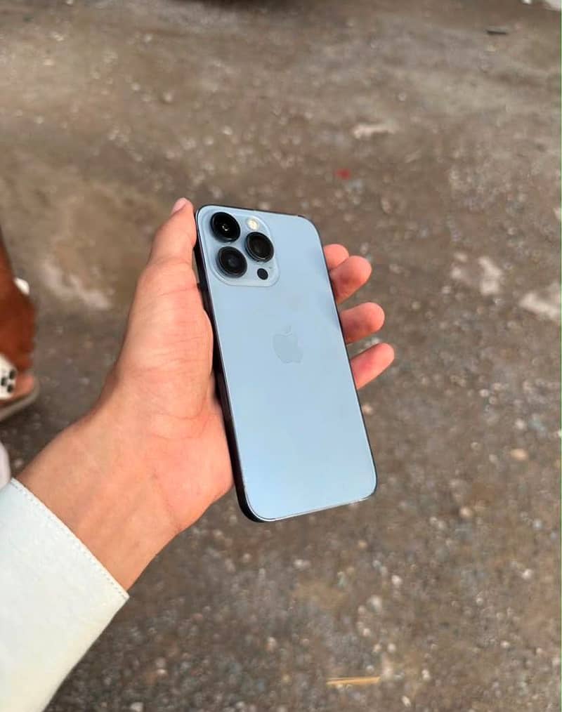 Apple iPhone 13 Pro 1