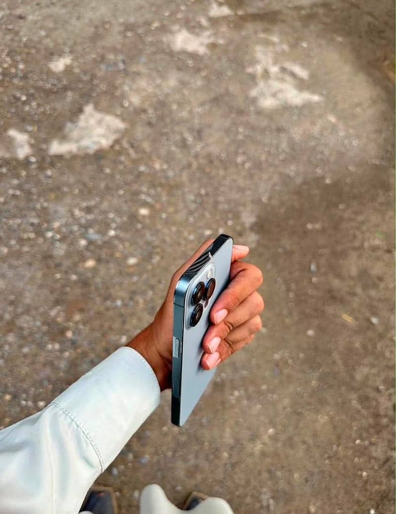 Apple iPhone 13 Pro 2