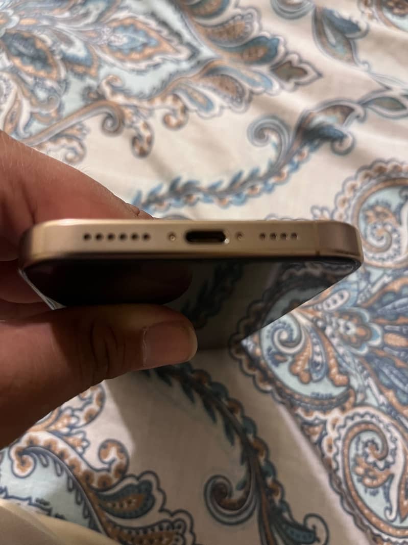 Apple iPhone 16 Pro Max 3