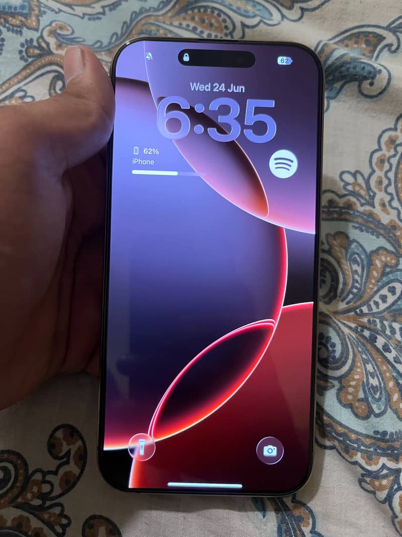 Apple iPhone 16 Pro Max 4