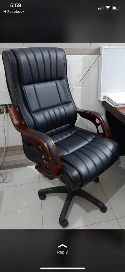 Boss Chairs/Chairs/Computer Chair/Revolving Chairs