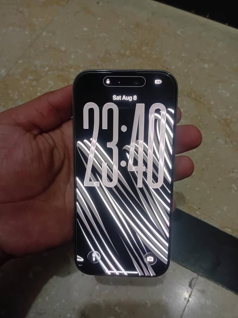 Apple iPhone 16 1
