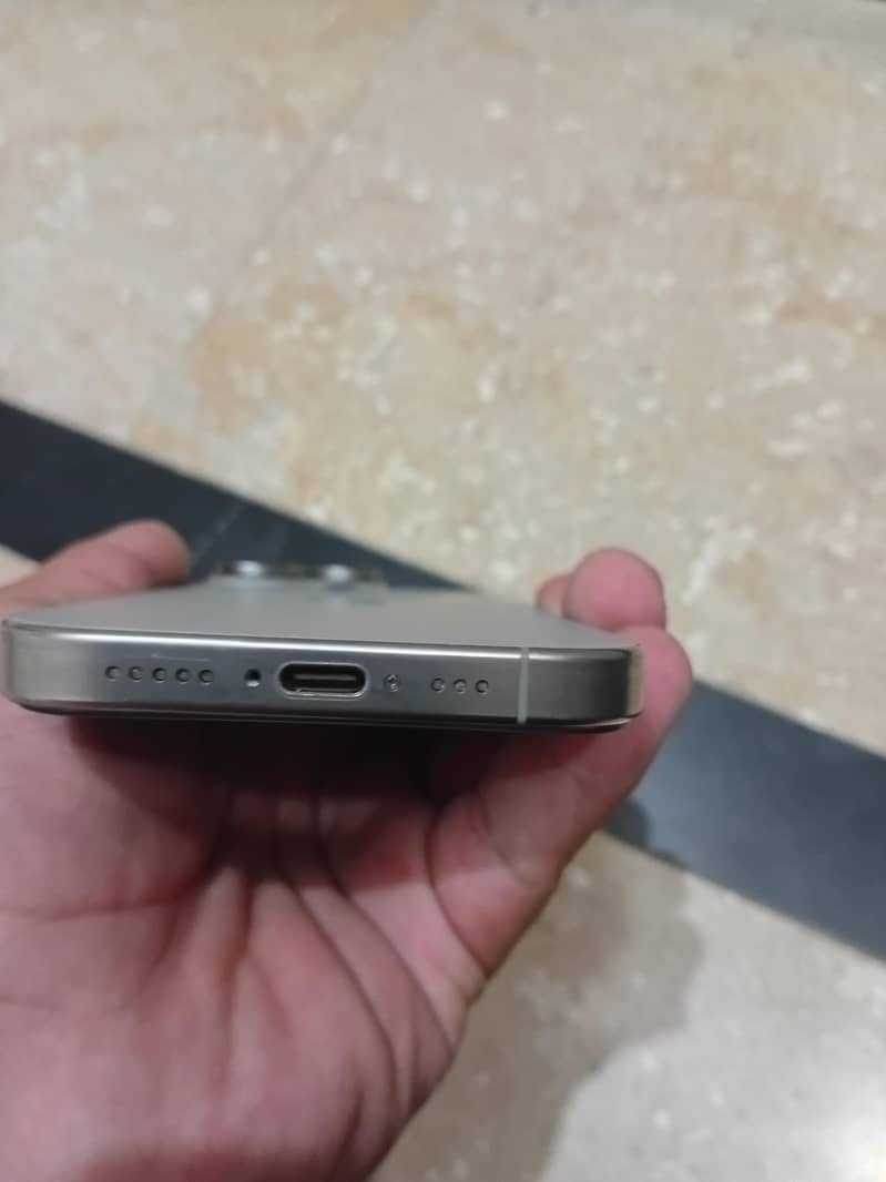Apple iPhone 16 3