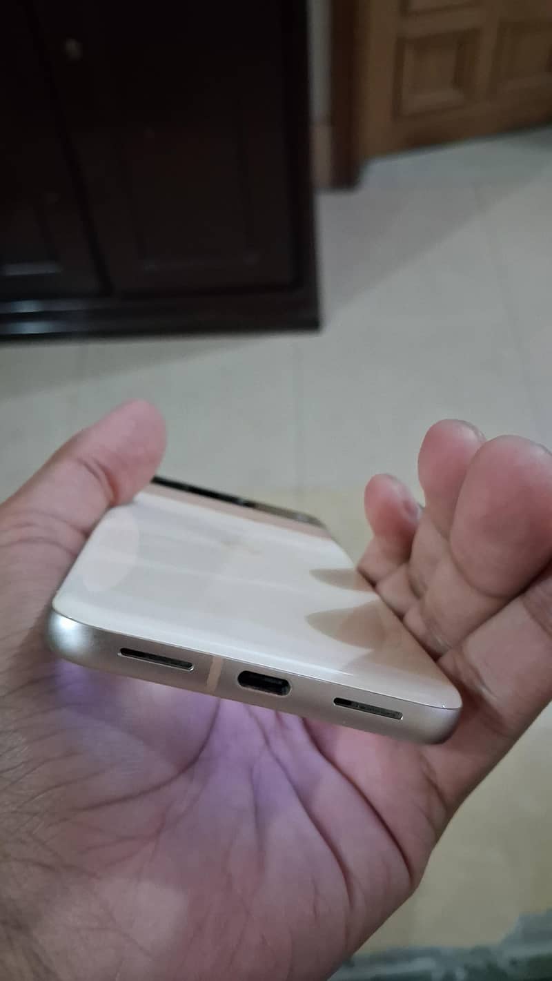 Google Pixel 8 4
