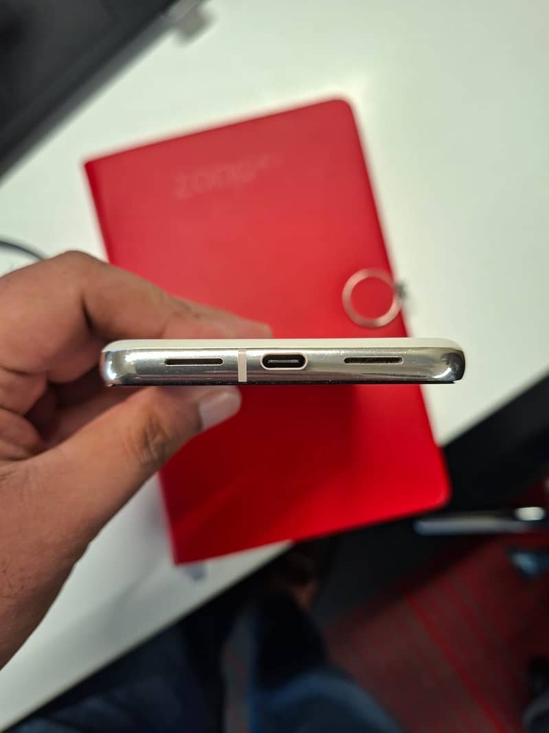Google pixel 8 pro 1
