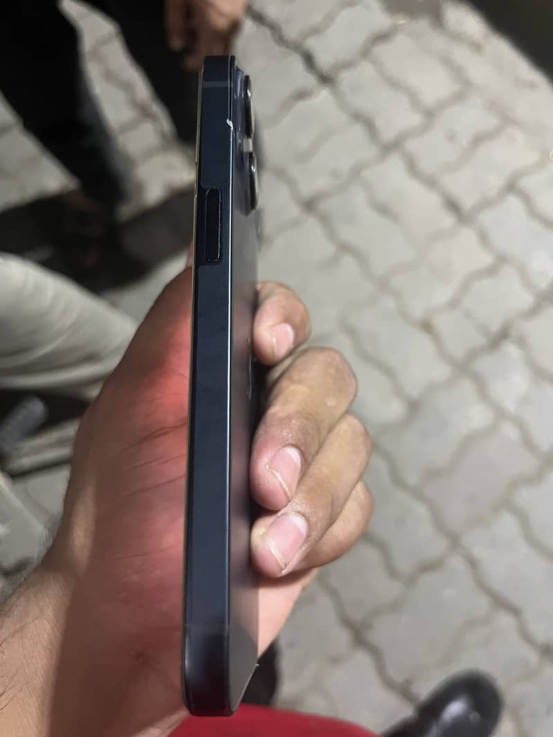 Apple iPhone 14 3