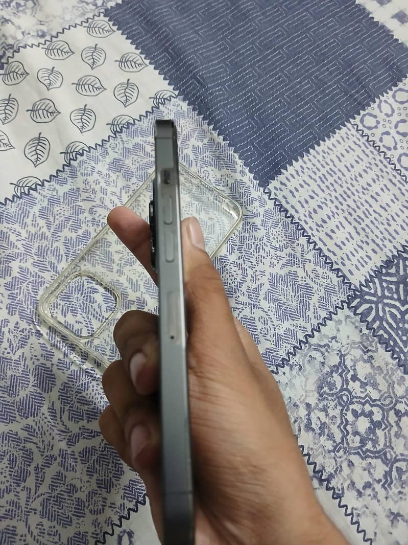 Apple iPhone 13 Pro 4