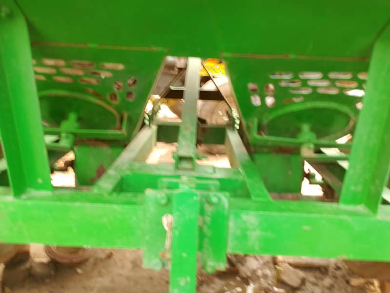 fertilizer drills machine 4