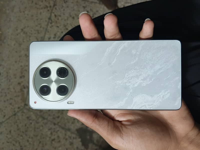 Tecno CAMON 30 0