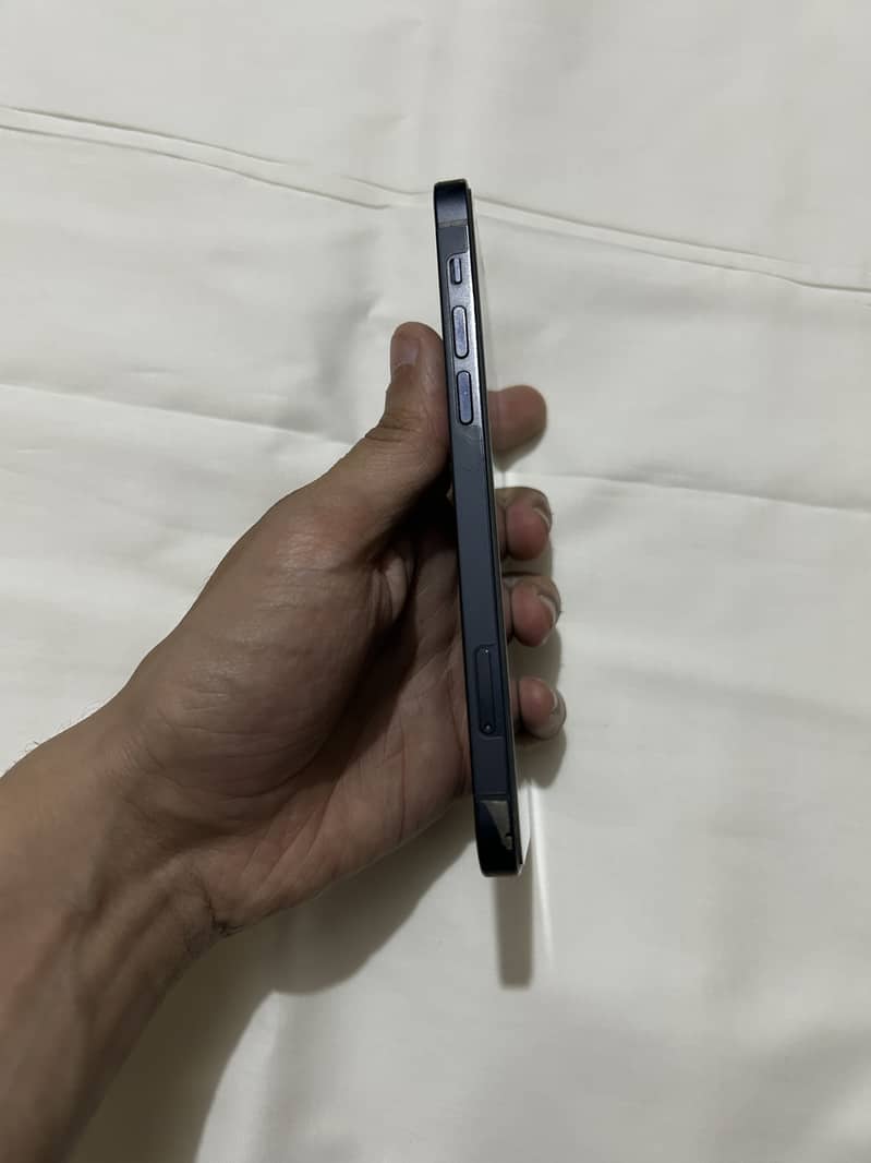 Apple iPhone 12 1