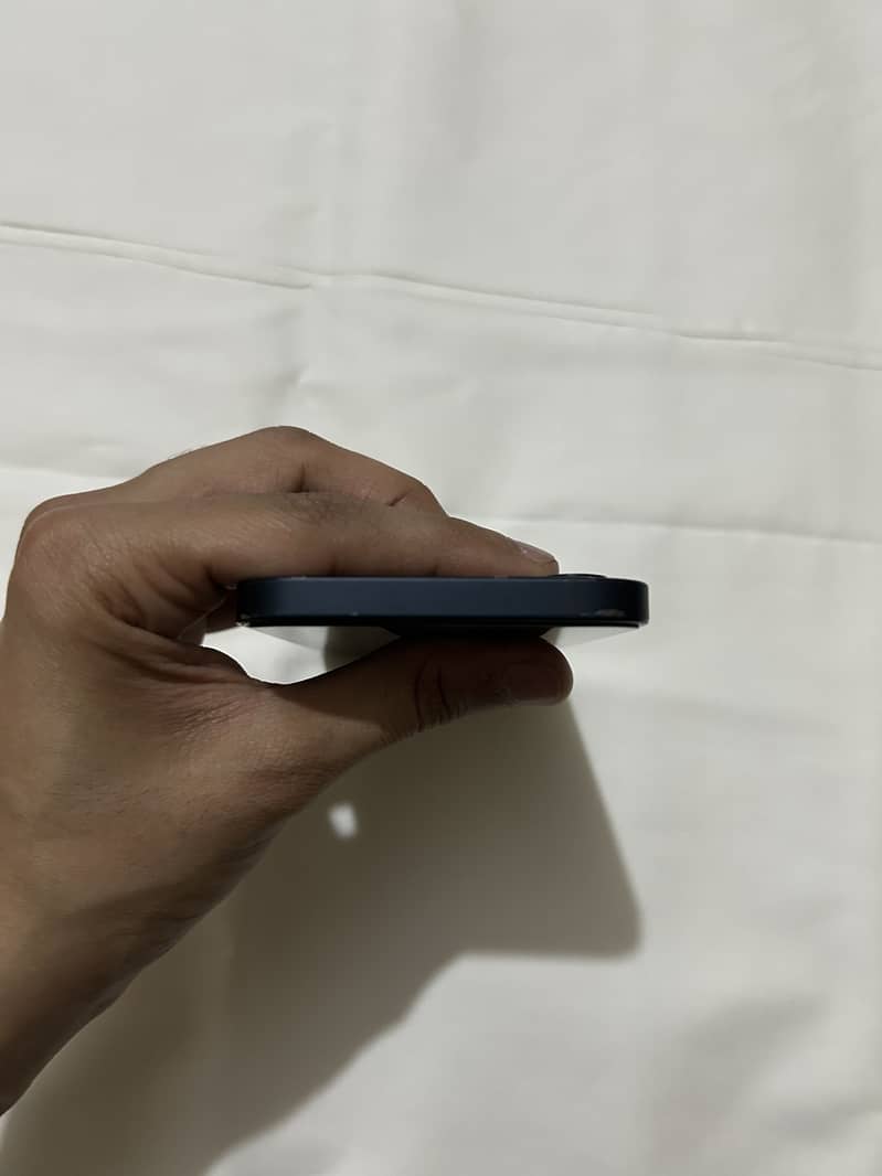 Apple iPhone 12 3